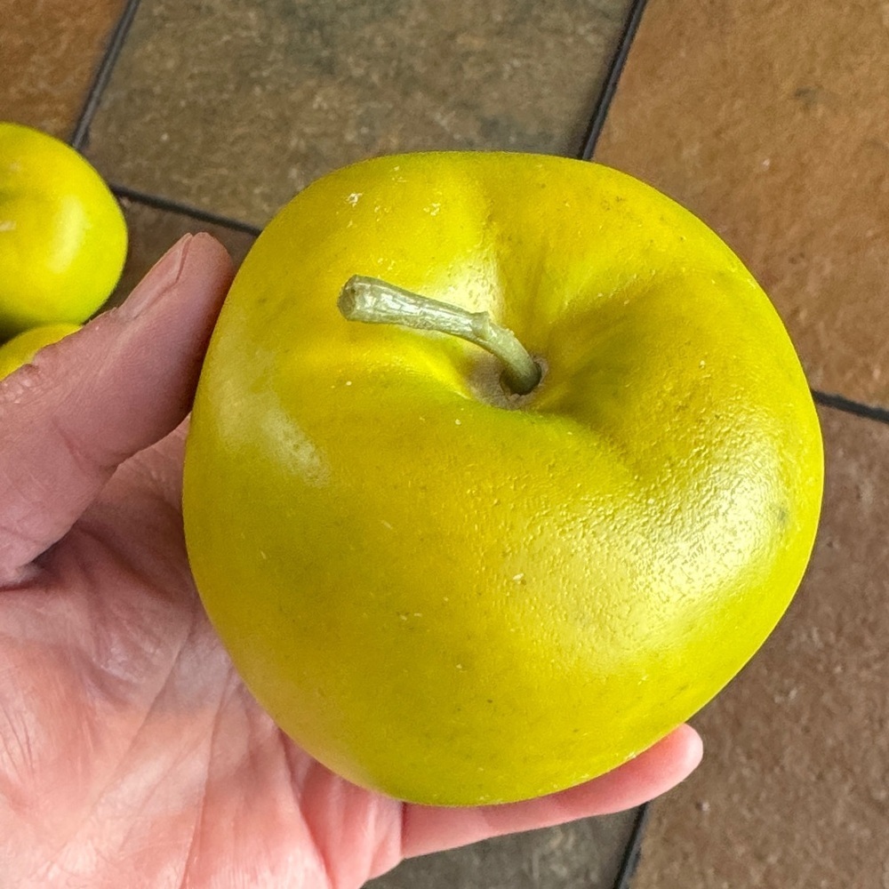 8 Decorative Green Apples - Picture 3 of 4
